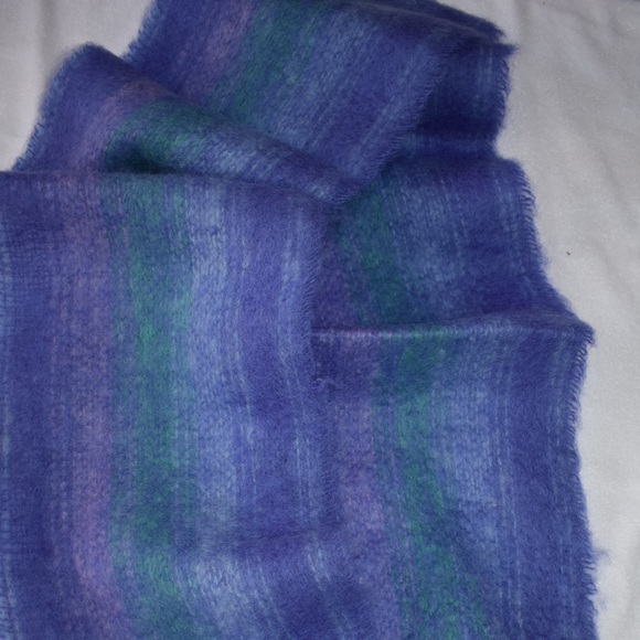 Woman’s mohair scarf by Woven by John Hanly from Ireland - Picture 6 of 7